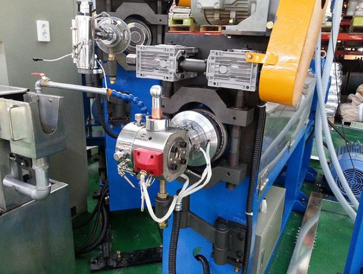 Ø70 MM EXTRUDER & CROSS HEAD.JPG